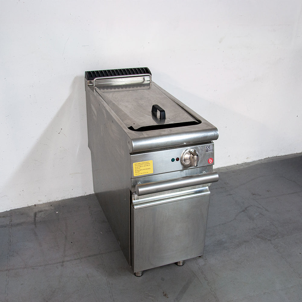 Friteuse électrique 2 paniers sur meuble - Cuve 22 litres - 18 kW - 400 x 900 x 850 mm - 32 - Baron Q90FRI/E422