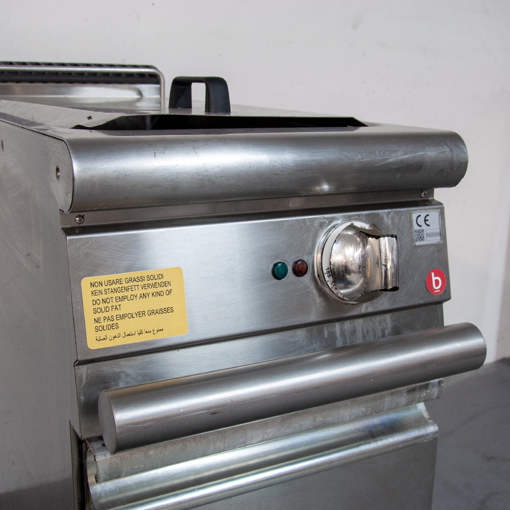 Friteuse électrique 2 paniers sur meuble - Cuve 22 litres - 18 kW - 400 x 900 x 850 mm - 32 - Baron Q90FRI/E422
